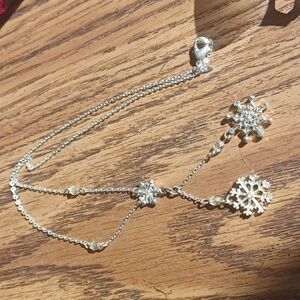 Retro Avon Snowflakes Lavalier Necklace, 16" silver plated.